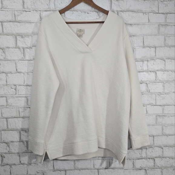 St. John's Bay Sweaters - St. John's Bay sweater/ sweatshirt